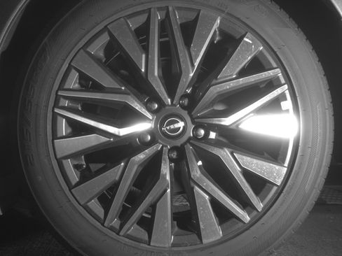 Used 2025 Nissan Altima 2.5 SV FWD image 14