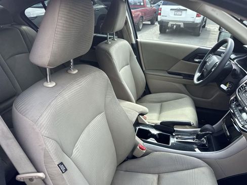 Used 2017 Honda Accord LX image 23
