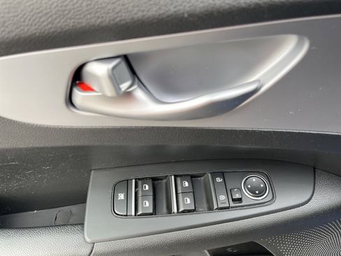 Used 2023 Kia Forte LXS image 18