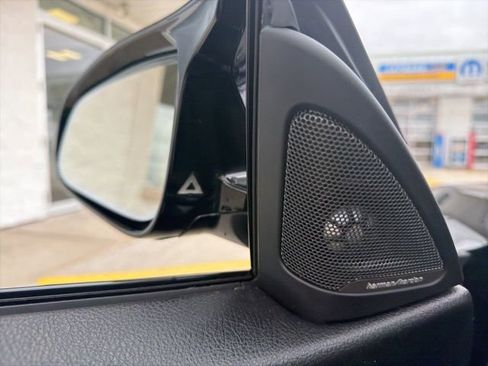 Used 2017 BMW M4 Convertible image 10