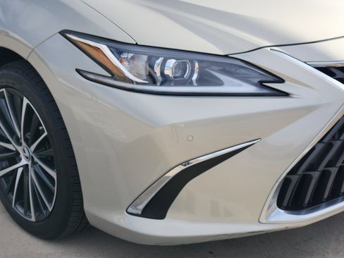 Used 2023 Lexus ES 350 w/ Premium Package image 5