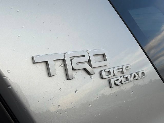 Used 2022 Toyota 4Runner TRD Off-Road Premium AWD/4WD image 11