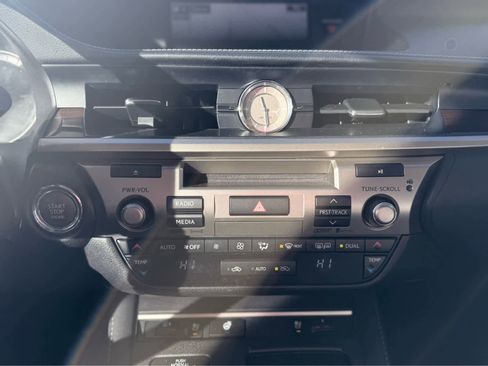 Used 2016 Lexus ES 350 w/ Navigation System Package image 24