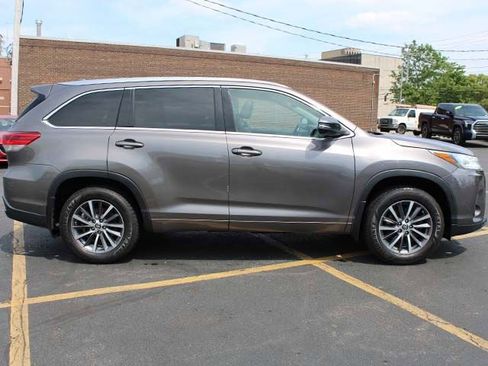 Used 2017 Toyota Highlander XLE AWD/4WD image 5