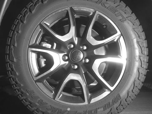 Used 2025 Jeep Compass Trailhawk AWD/4WD image 12
