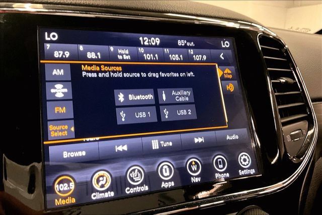 Used 2020 Jeep Grand Cherokee Altitude AWD/4WD image 36