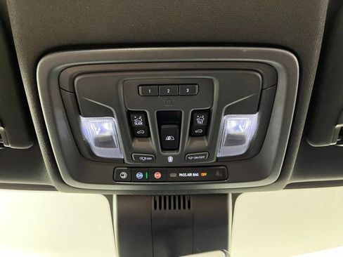 Used 2025 GMC Sierra 2500 AT4 w/ AT4 Premium Plus Package AWD/4WD image 32