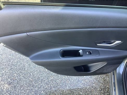 Certified 2025 Hyundai Elantra SE w/ Cargo Package image 10