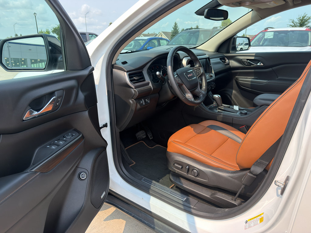 Used 2018 GMC Acadia SLT w/ LPO, Protection Package AWD/4WD image 12