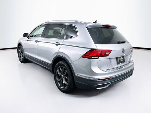 Used 2022 Volkswagen Tiguan SE w/ Panoramic Sunroof Package image 5