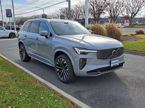 New 2026 Volvo XC90 B6 Plus w/ Protection Package Premier image 2