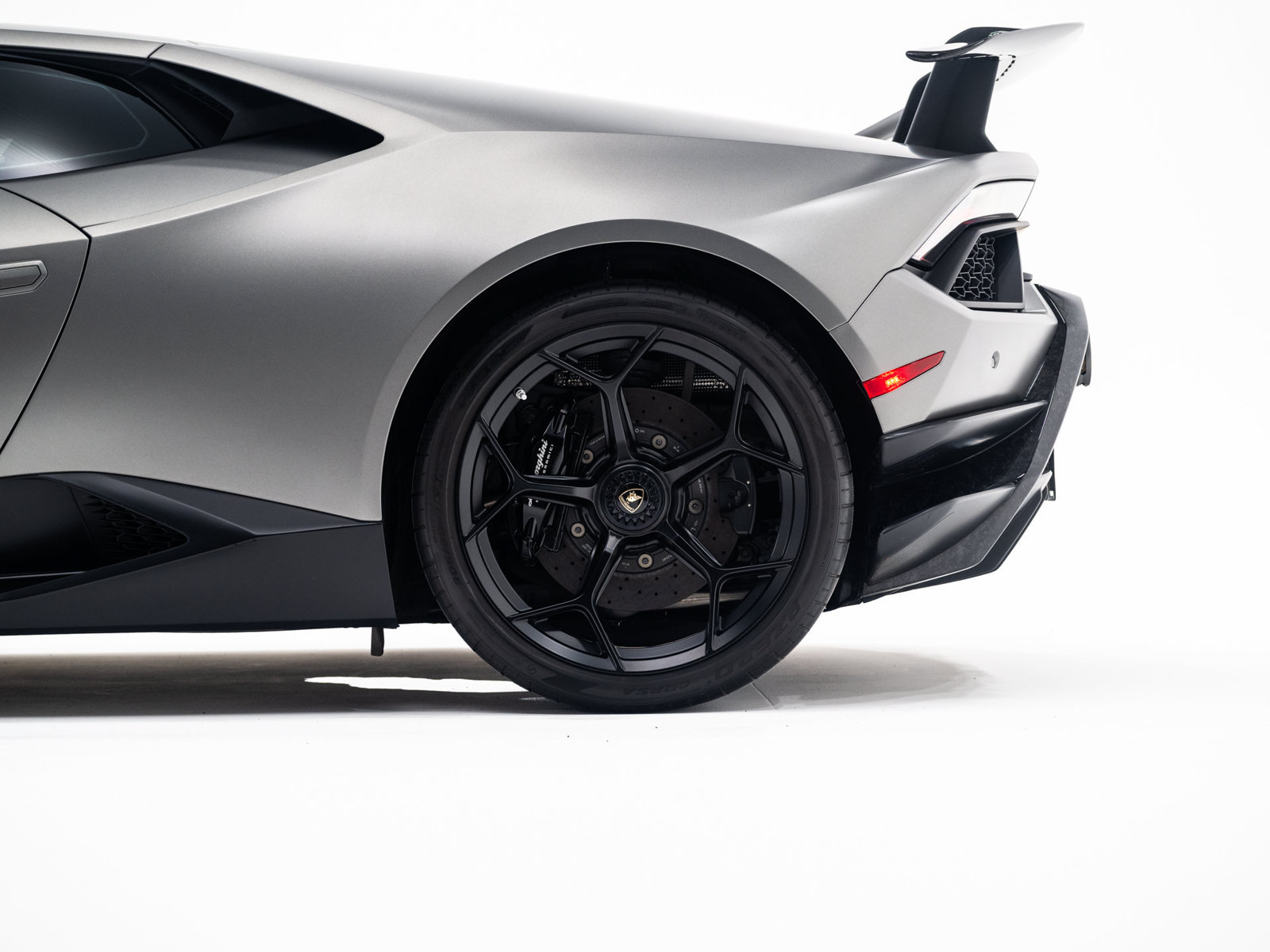 Used 2018 Lamborghini Huracan Performante AWD/4WD image 11