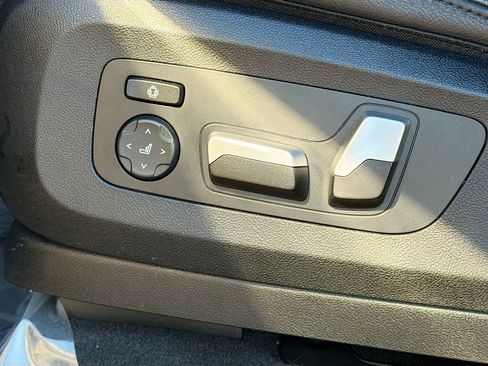 Used 2022 BMW X7 xDrive40i w/ Premium Package image 26