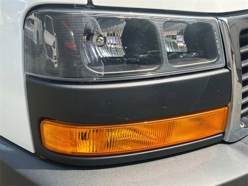 Used 2023 GMC Savana 2500 w/ Driver Convenience Package image 3