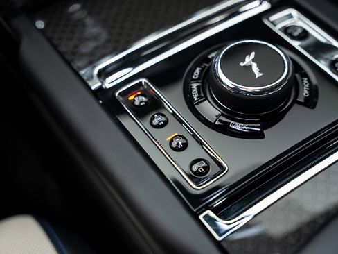 Used 2021 Rolls-Royce Cullinan Black Badge image 52