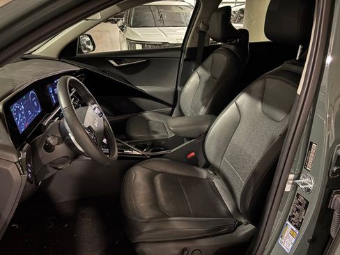 Used 2023 Kia Niro Wave w/ Wave Preserve Package FWD image 13