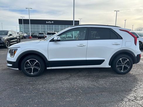 Used 2023 Kia Niro EX image 4