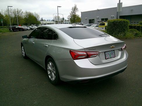 Used 2019 Chevrolet Malibu LT FWD image 3