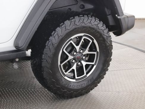 Used 2024 Jeep Wrangler Unlimited Rubicon image 14