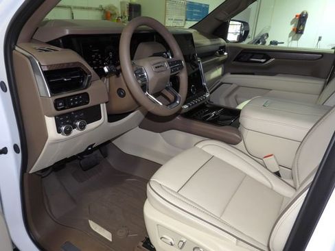 Used 2025 GMC Yukon Denali AWD/4WD image 34