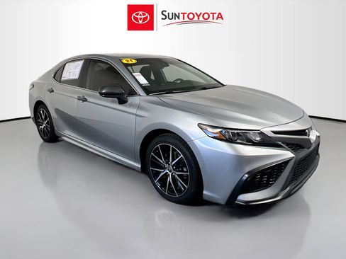 Used 2021 Toyota Camry SE image 1