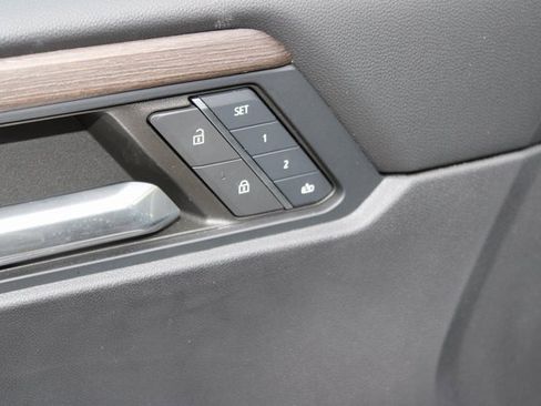 Used 2025 GMC Acadia Denali image 22