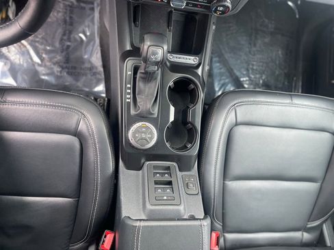 Used 2025 Ford Bronco Outer Banks image 13