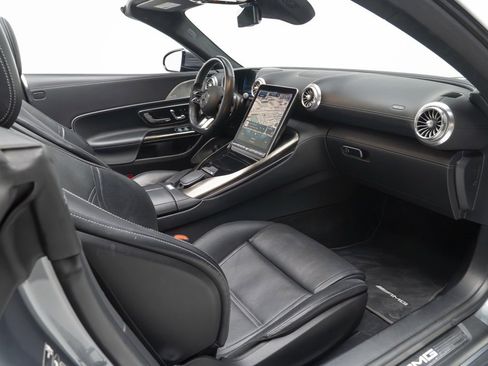 Used 2022 Mercedes-Benz SL 63 AMG SL 63 AMGﾮ w/ Driver Assistance Package image 38