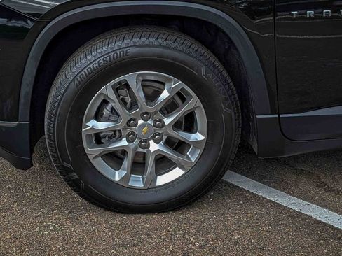Used 2020 Chevrolet Traverse LT image 8