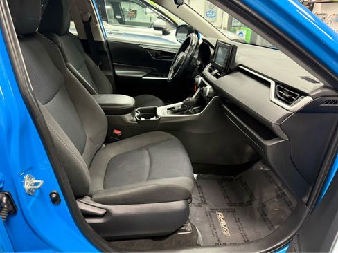Used 2019 Toyota RAV4 LE w/ All Weather Liner Package AWD/4WD image 27