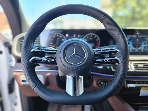 New 2026 Mercedes-Benz GLS 450 4MATIC image 28