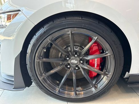 Used 2020 Ford Mustang Shelby GT500 w/ Carbon Fiber Track Pack RWD image 12