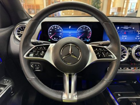 Certified 2025 Mercedes-Benz GLB 250 image 8