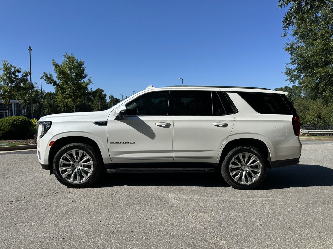 Used 2024 GMC Yukon Denali AWD/4WD image 2