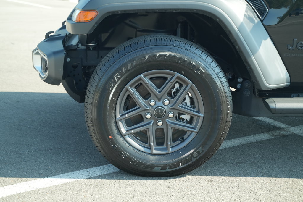 New 2026 Jeep Gladiator Sport AWD/4WD image 9