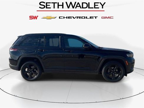 Used 2023 Jeep Grand Cherokee Altitude image 8