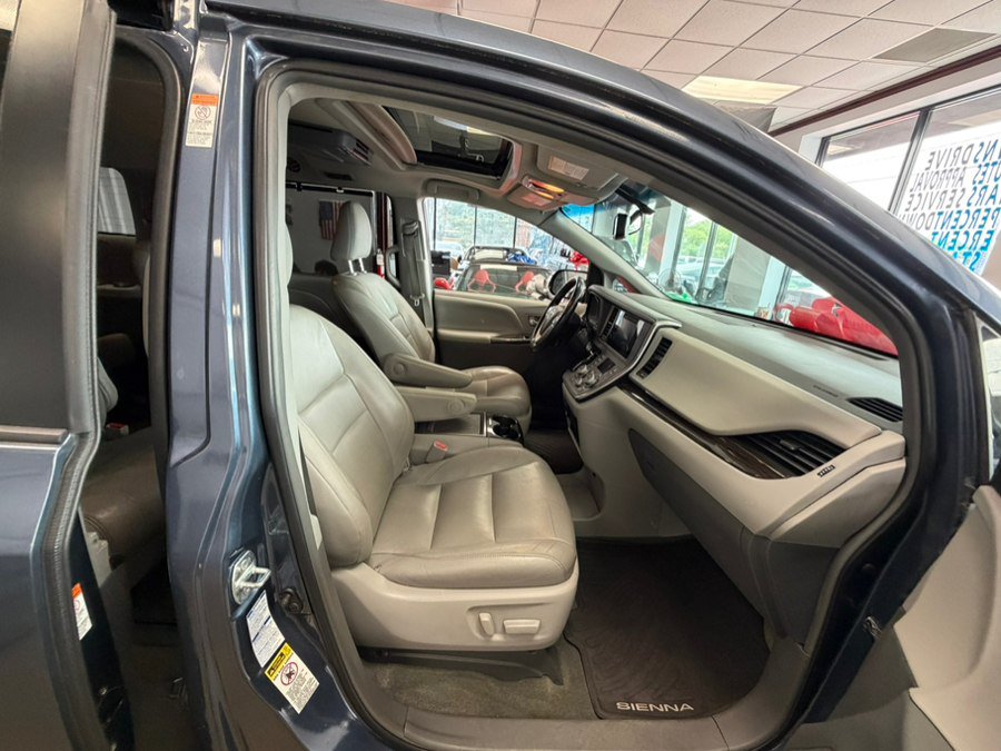 Used 2016 Toyota Sienna XLE w/ XLE Navigation Package AWD/4WD image 42