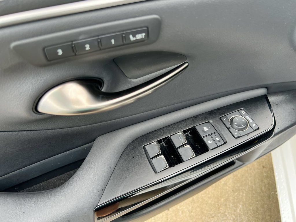 Certified 2024 Lexus ES 300h w/ Premium Package FWD image 11