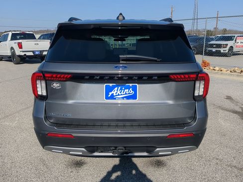 Certified 2025 Ford Explorer Active w/ Active Comfort Package image 4