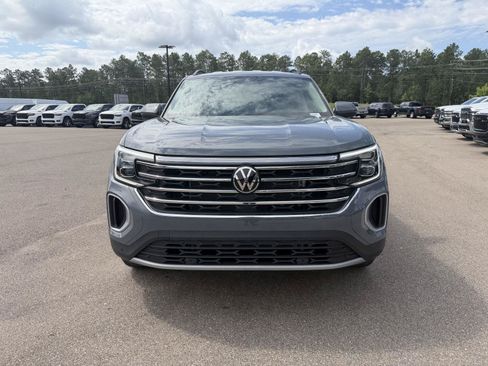Used 2025 Volkswagen Atlas SE FWD image 2