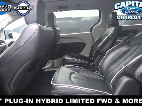 Used 2023 Chrysler Pacifica Limited FWD image 11