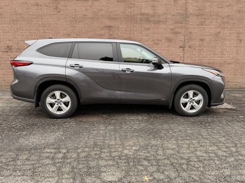 Used 2023 Toyota Highlander LE image 6