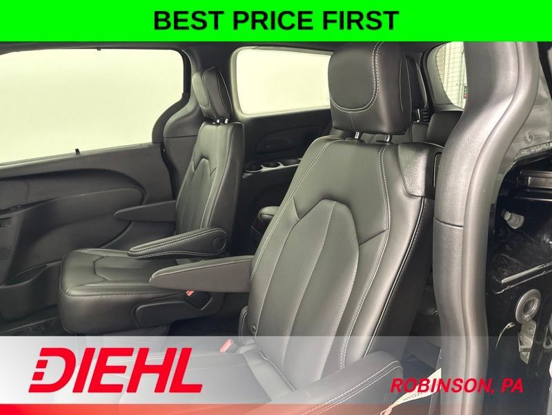 New 2027 Chrysler Pacifica Select w/ Family Tech Group FWD image 21