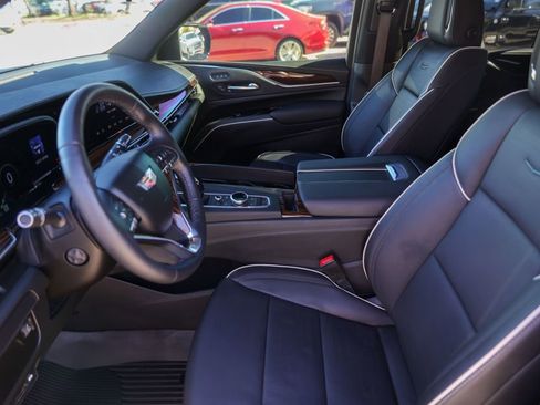 Used 2022 Cadillac Escalade Premium Luxury image 9
