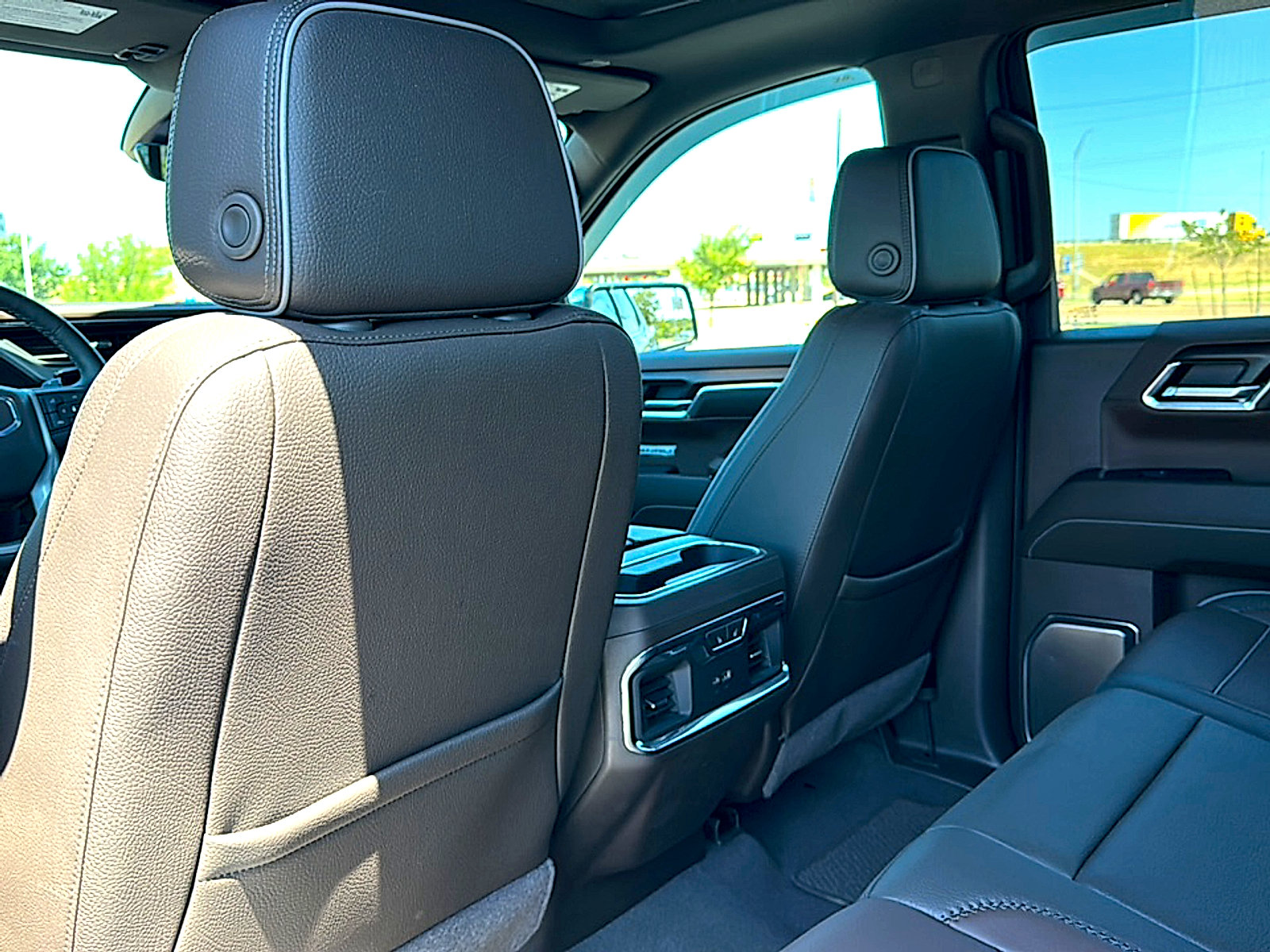 Used 2024 GMC Sierra 1500 Denali w/ Denali Reserve Package AWD/4WD image 18