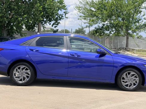 Used 2024 Hyundai Elantra SEL FWD image 6