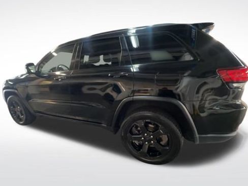 Used 2019 Jeep Grand Cherokee Laredo AWD/4WD image 7