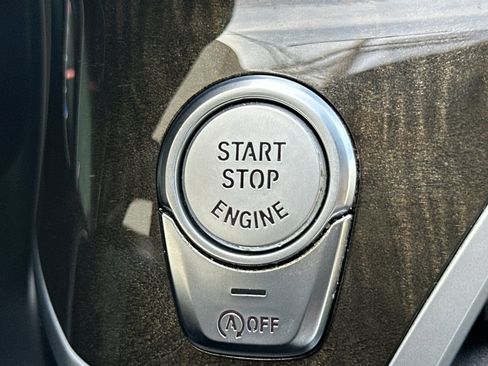 Used 2019 BMW 740i w/ M Sport Package image 25