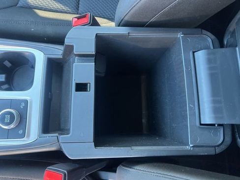 Used 2023 Ford Explorer XLT image 24