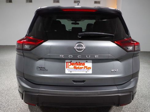 Used 2024 Nissan Rogue SV image 8